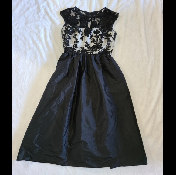 JS Boutique Dress - Picture 1 of 4